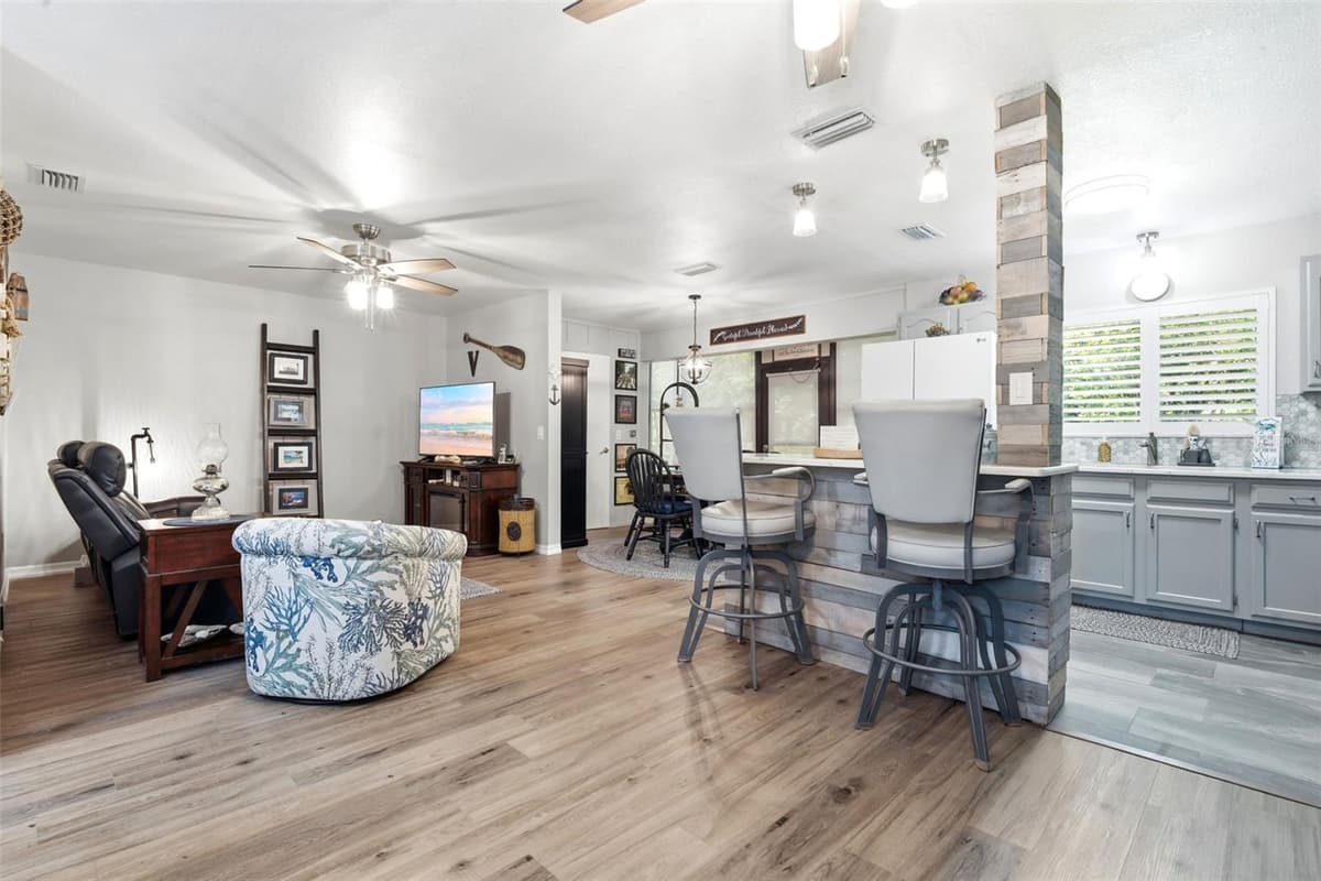 101 GRAND PLAZA DRIVE — photo 4 of 42