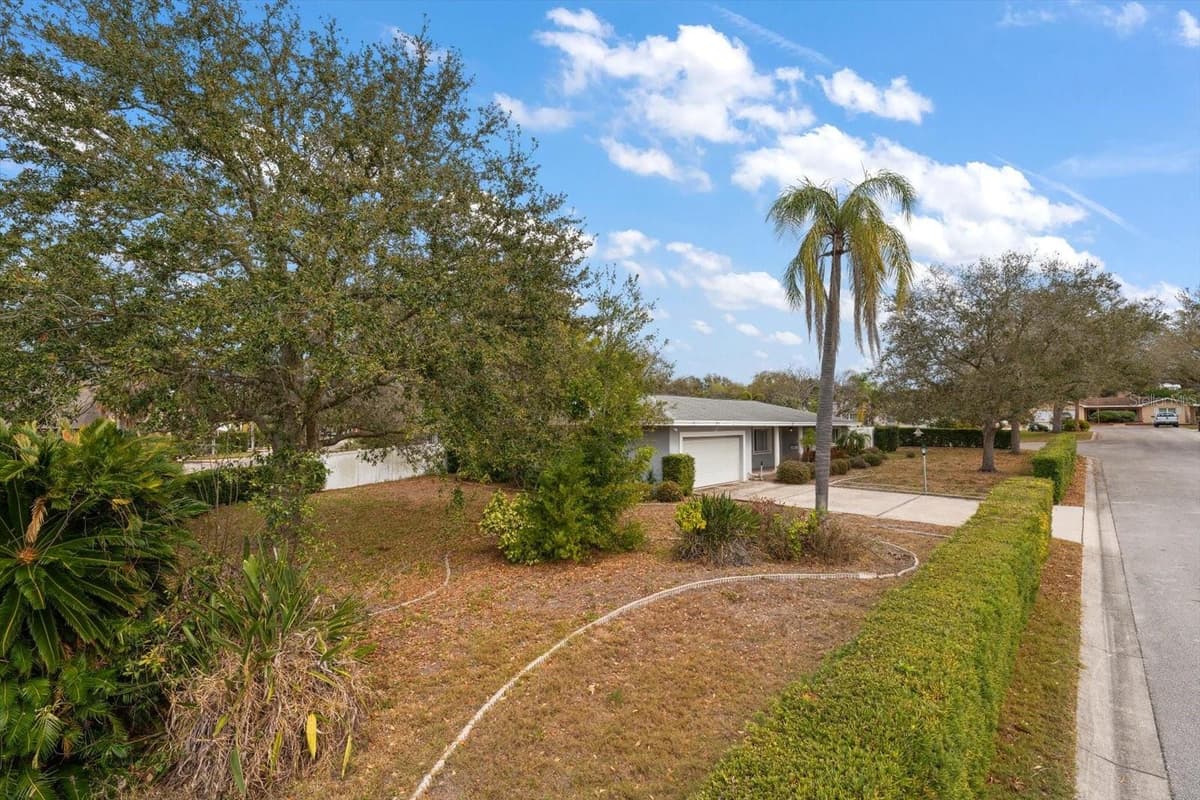 230 GARDEN CIRCLE — photo 44 of 48