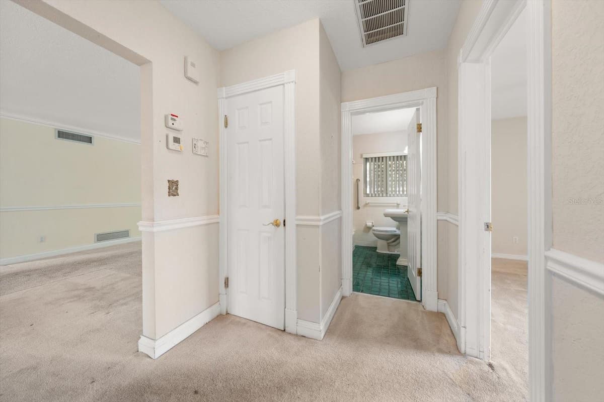 230 GARDEN CIRCLE — photo 15 of 48