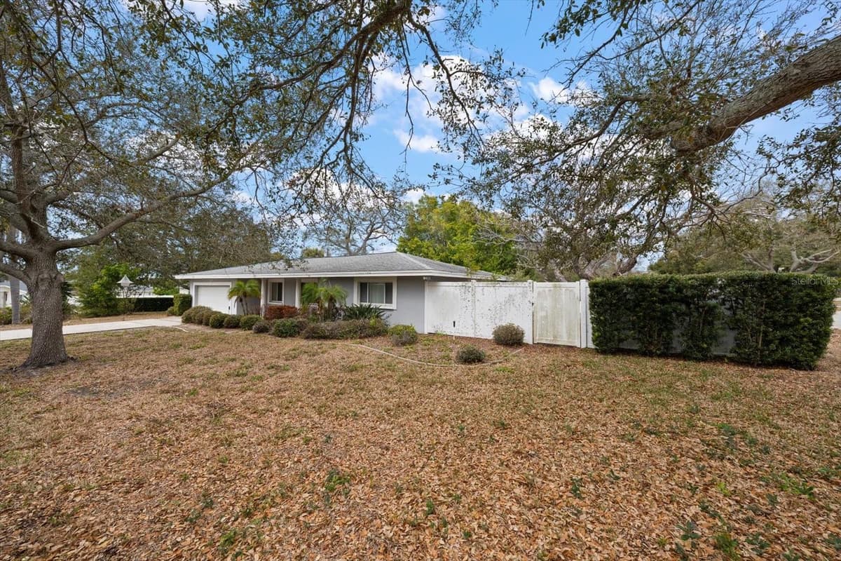 230 GARDEN CIRCLE — photo 45 of 48