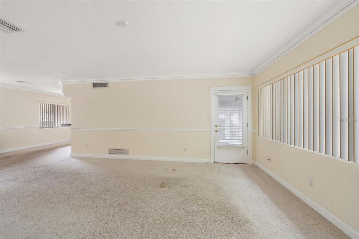 230 GARDEN CIRCLE — photo 5 of 48