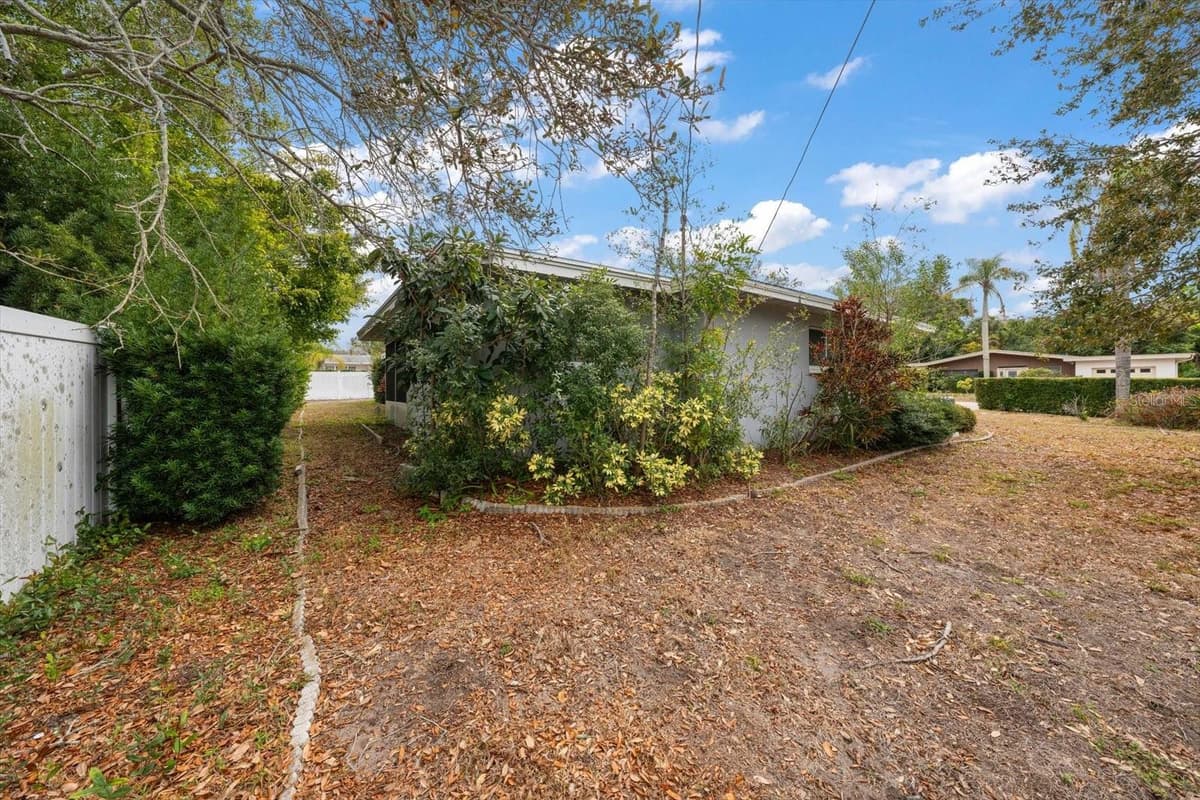 230 GARDEN CIRCLE — photo 34 of 48