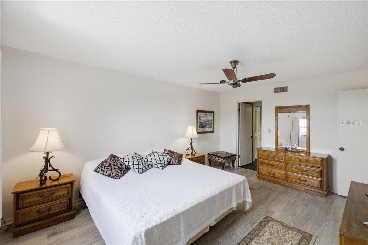 7050 SUNSET DRIVE — photo 10 of 43