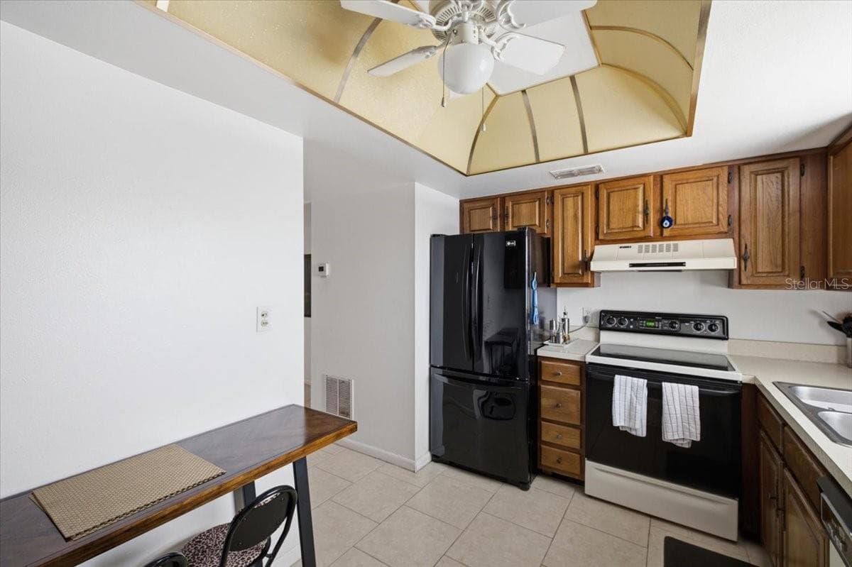7050 SUNSET DRIVE — photo 18 of 43