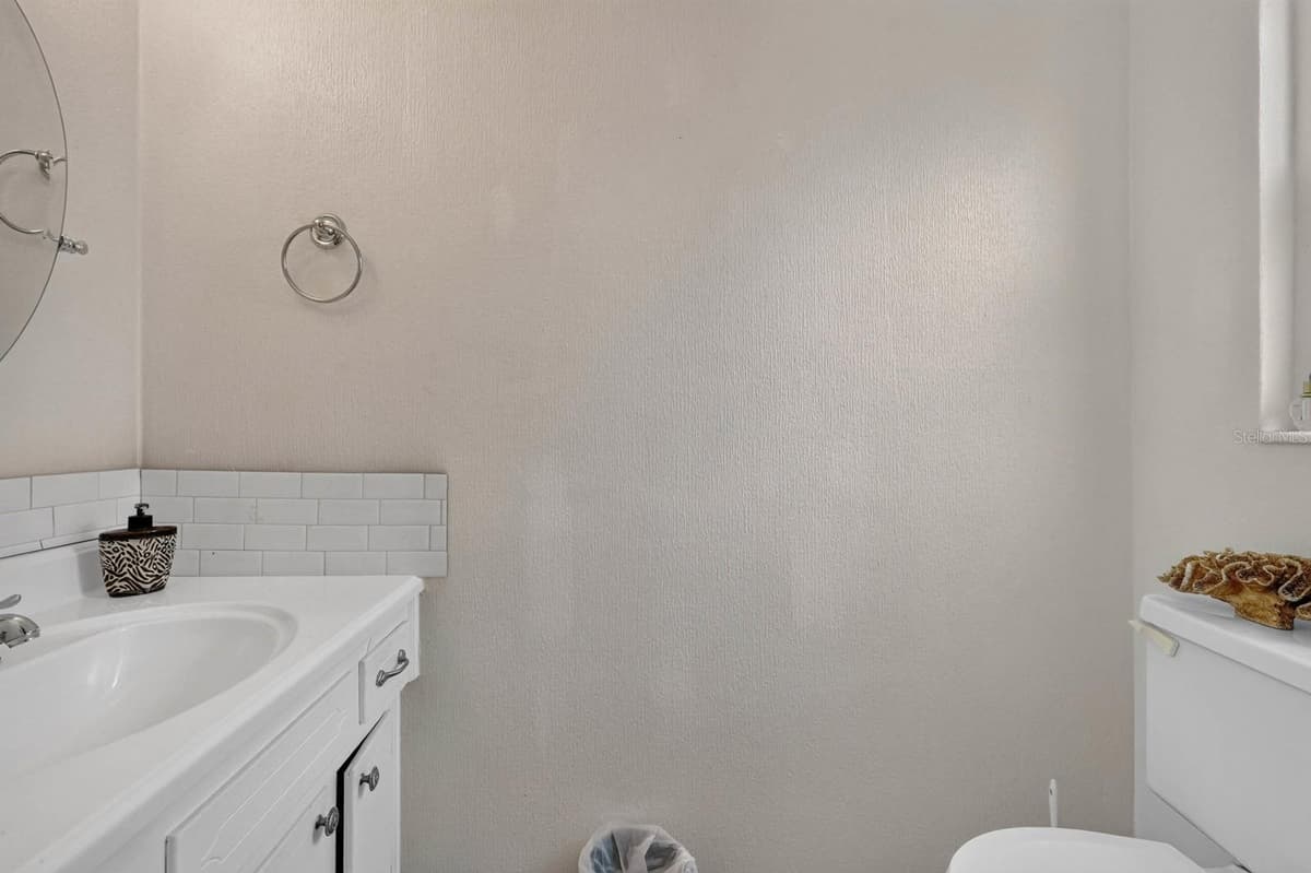 212 MIMOSA DRIVE — photo 17 of 42