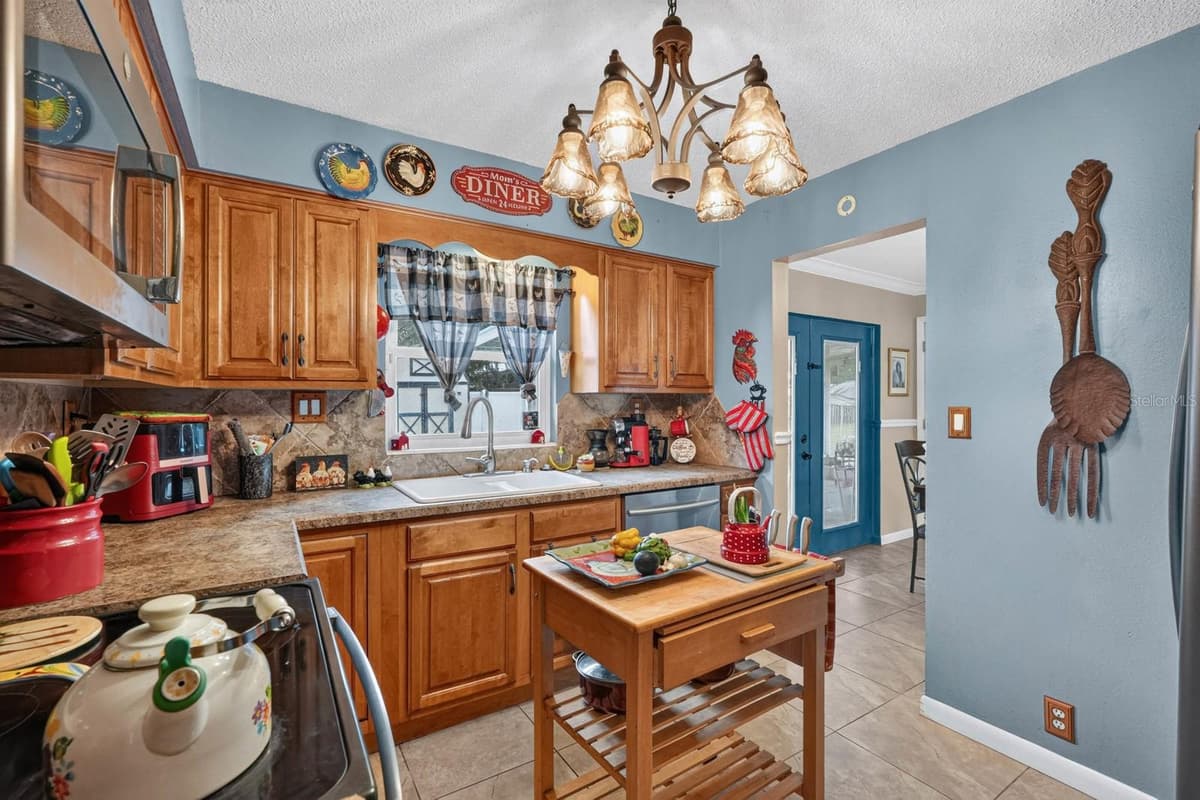 212 MIMOSA DRIVE — photo 13 of 42