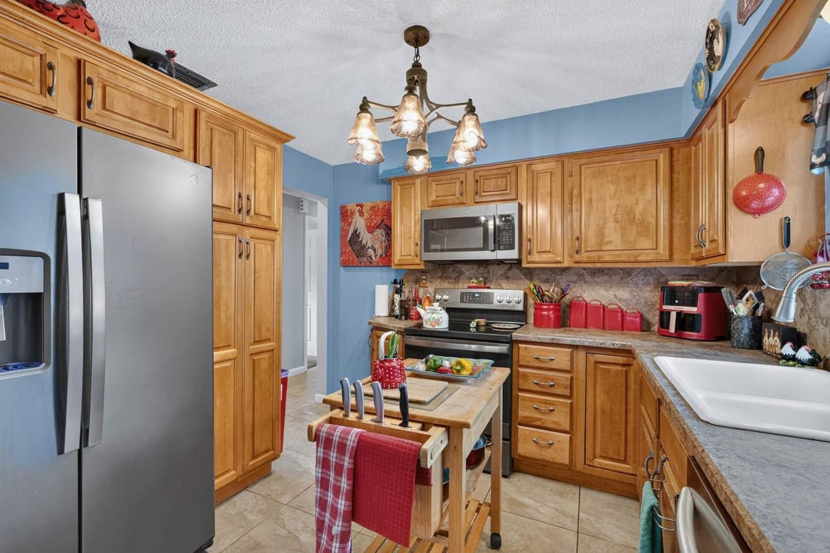 212 MIMOSA DRIVE — photo 11 of 42
