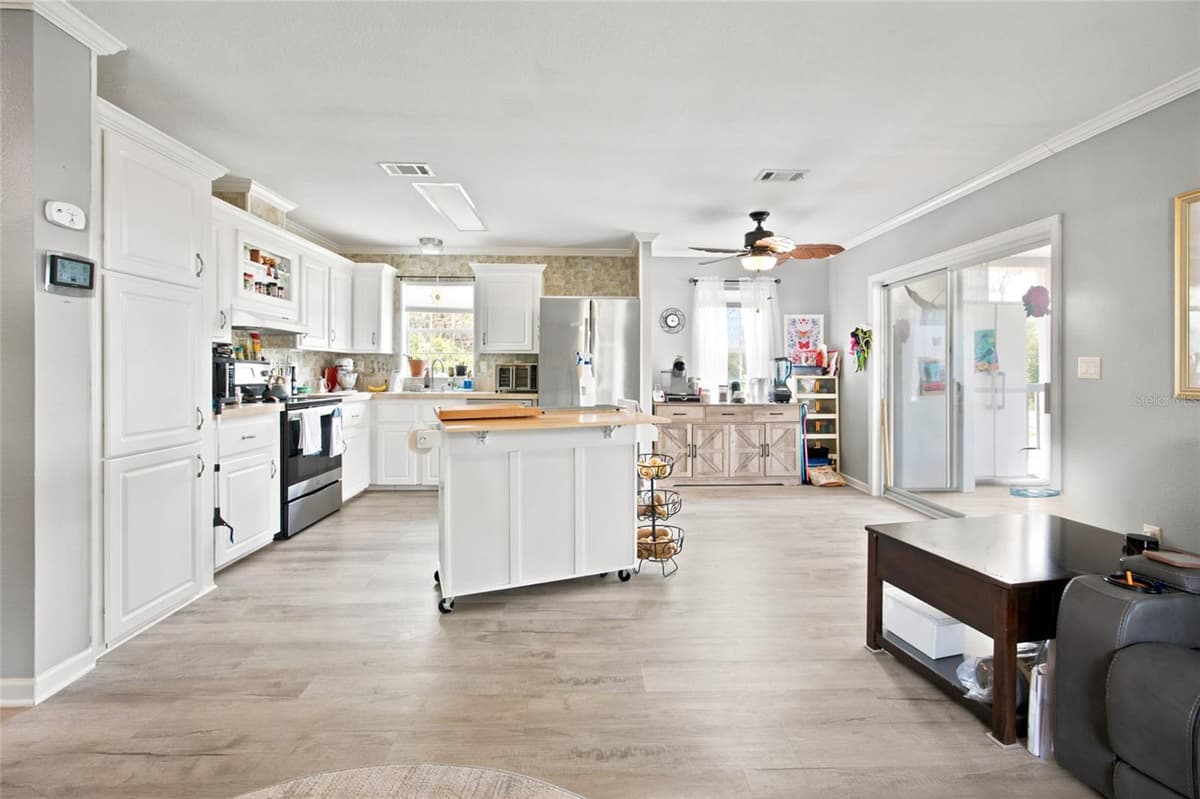 13330 21ST PLACE — photo 11 of 37