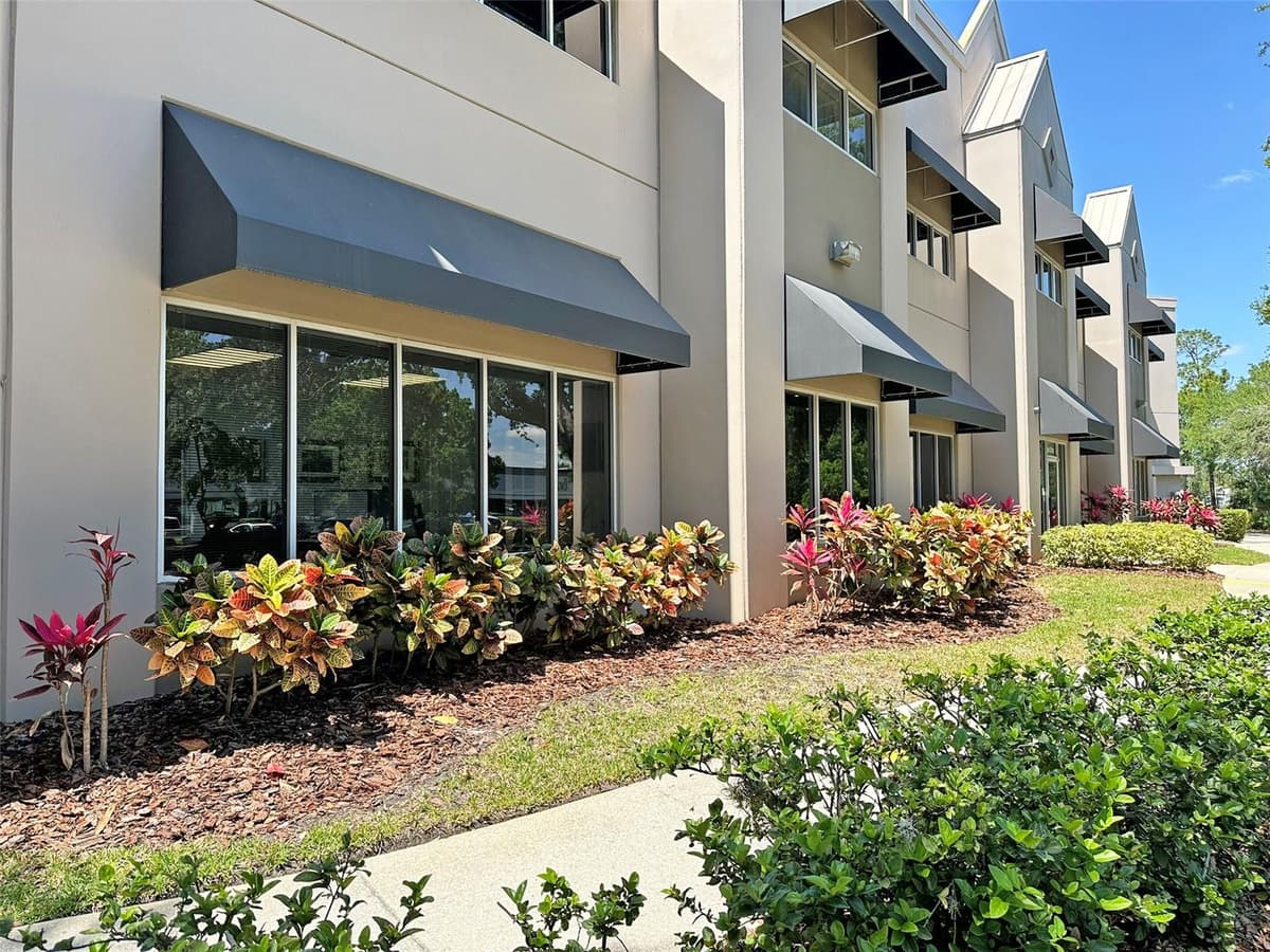 7800 KINGSPOINTE PARKWAY — photo 1 of 11
