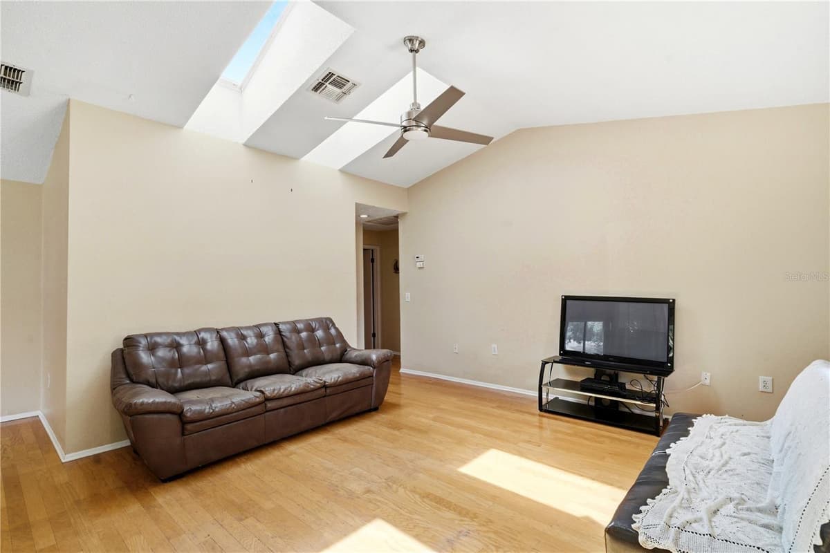 8160 STURBRIDGE COURT — photo 5 of 33