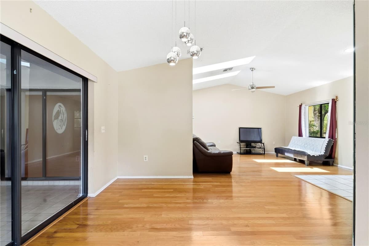 8160 STURBRIDGE COURT — photo 6 of 33
