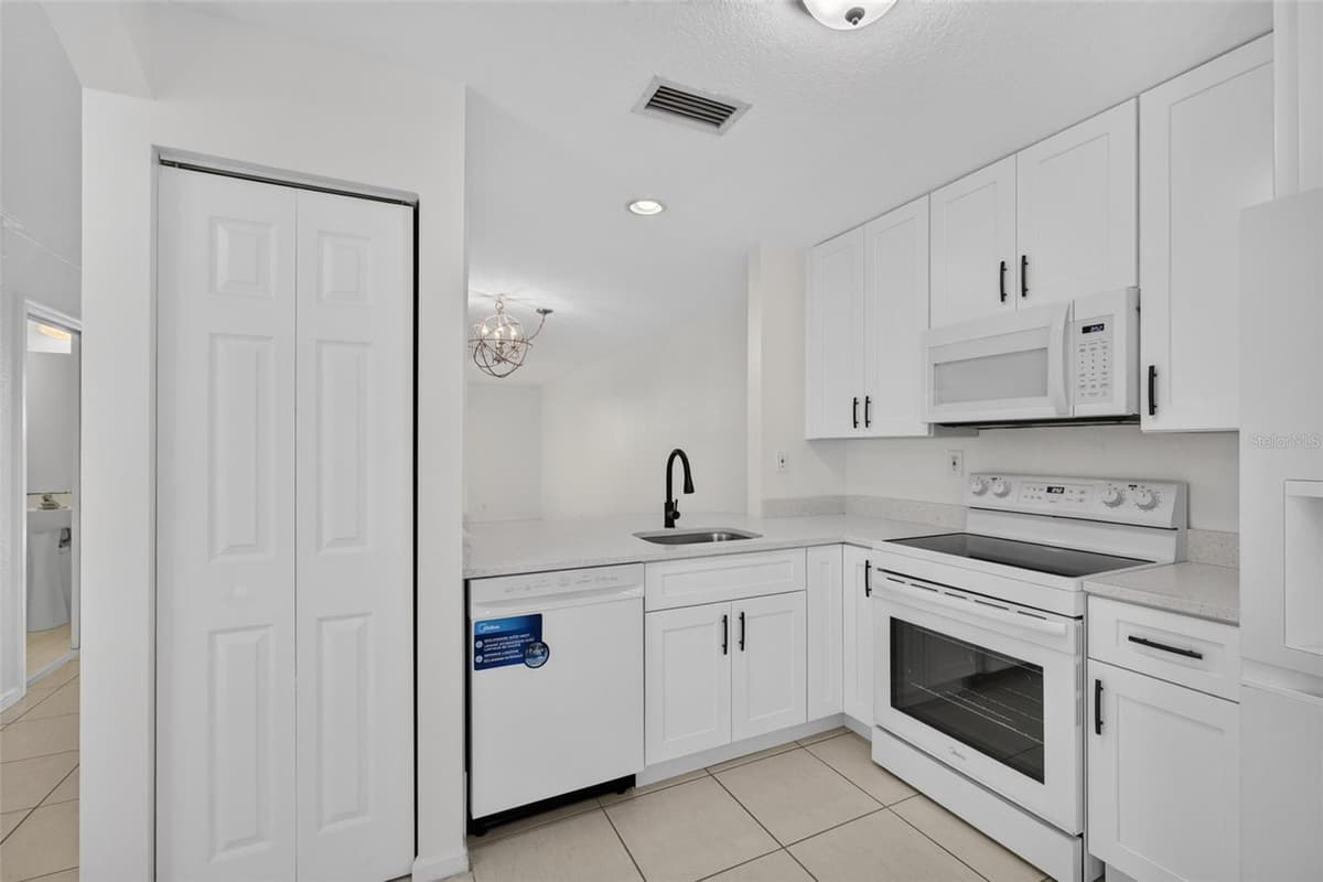 946 SUMMIT LAKE DRIVE — photo 7 of 29