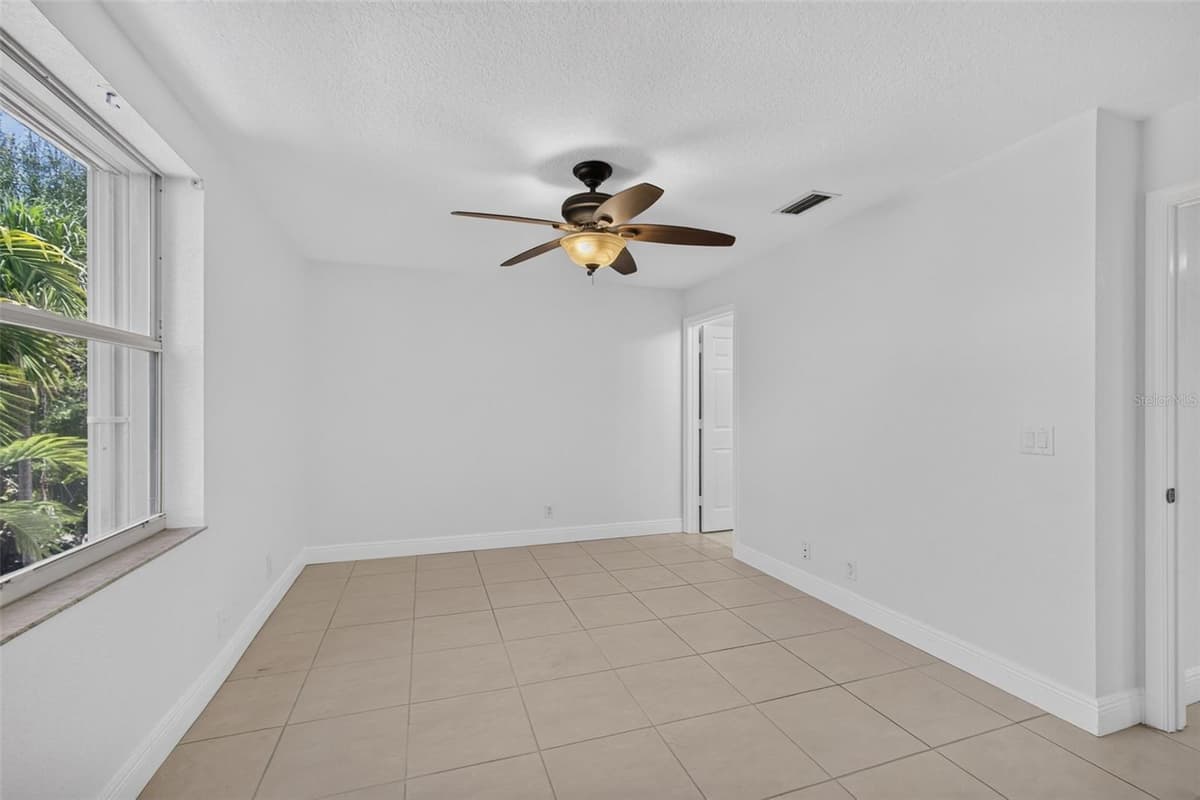 946 SUMMIT LAKE DRIVE — photo 13 of 29