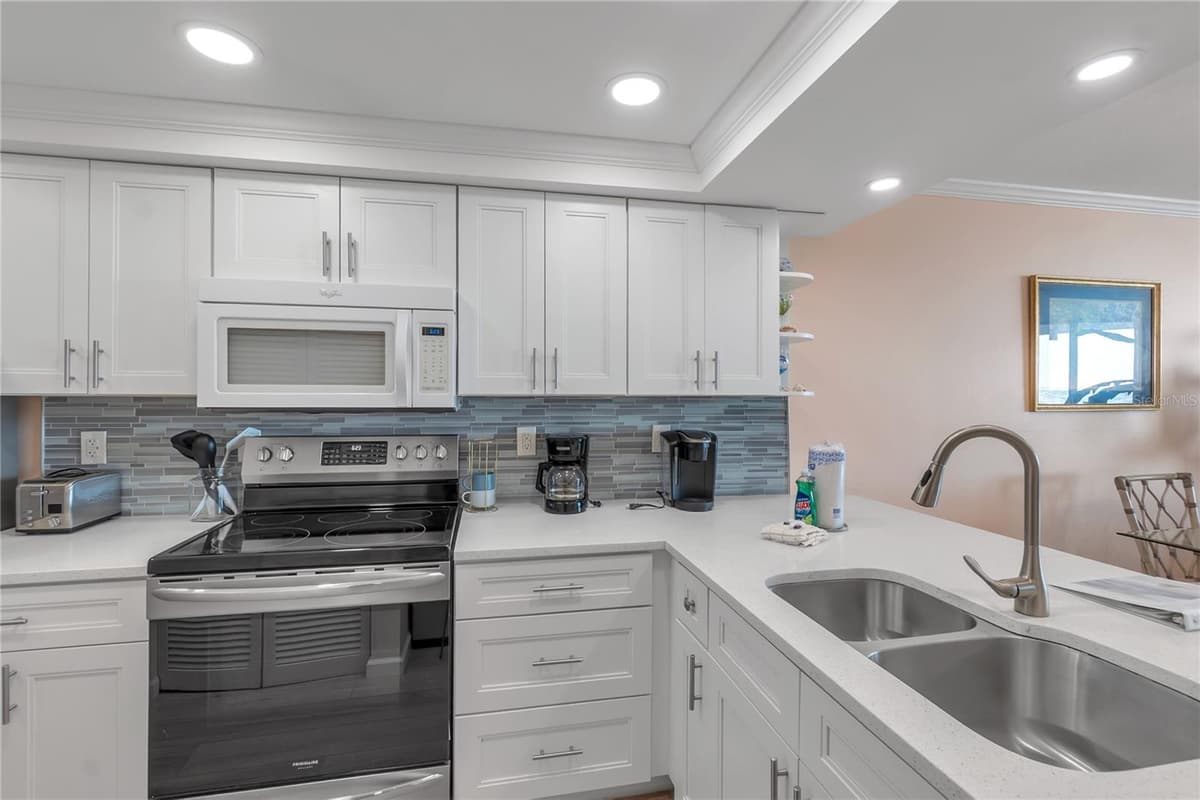 2600 GULF DRIVE — photo 13 of 38
