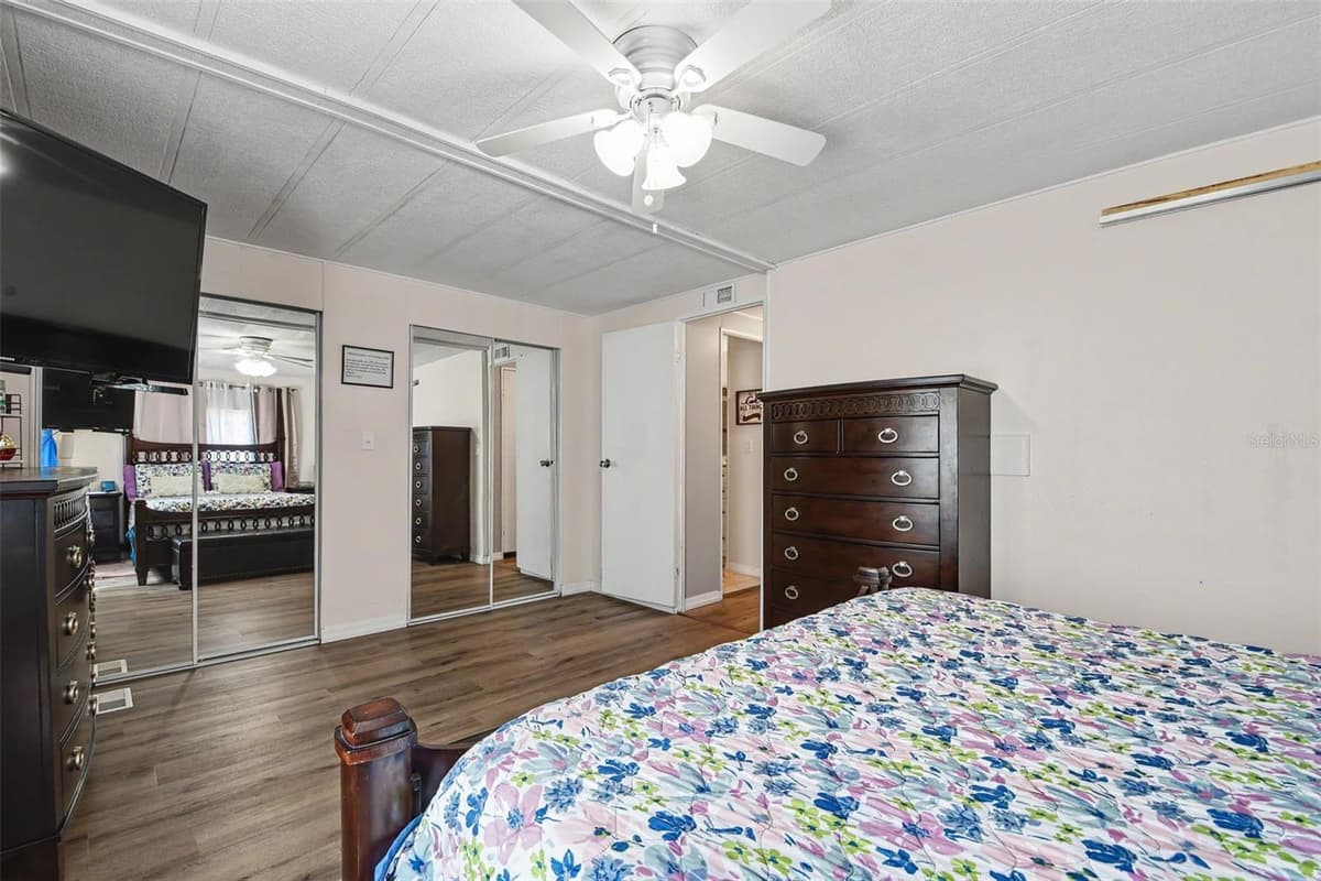3902 JULIE DRIVE — photo 18 of 32