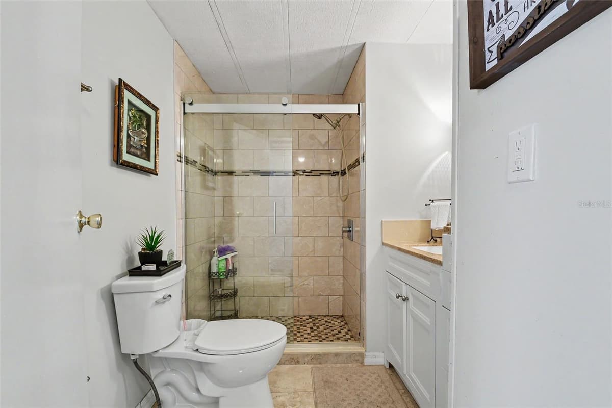3902 JULIE DRIVE — photo 24 of 32