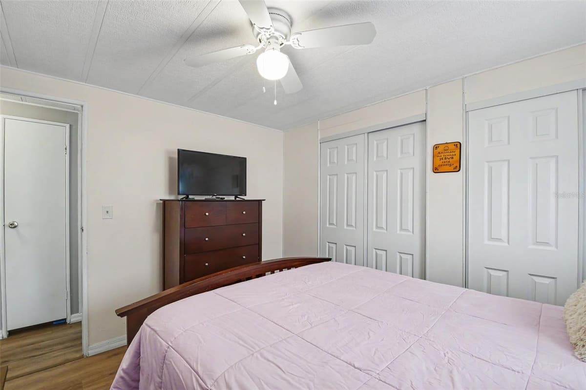 3902 JULIE DRIVE — photo 23 of 32
