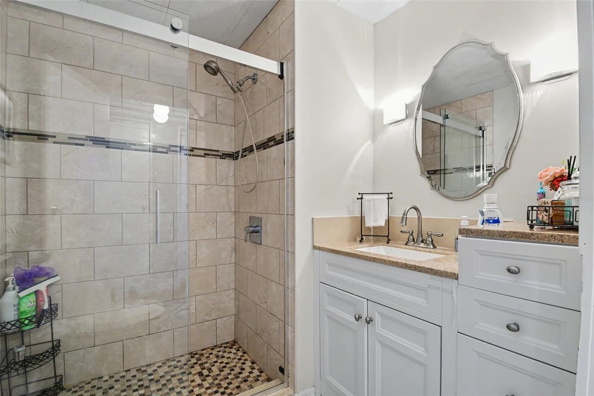 3902 JULIE DRIVE — photo 25 of 32