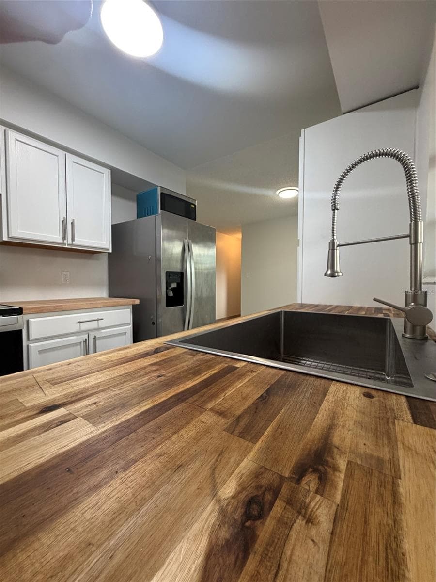 464 NEW MEADOWS COURT — photo 11 of 38