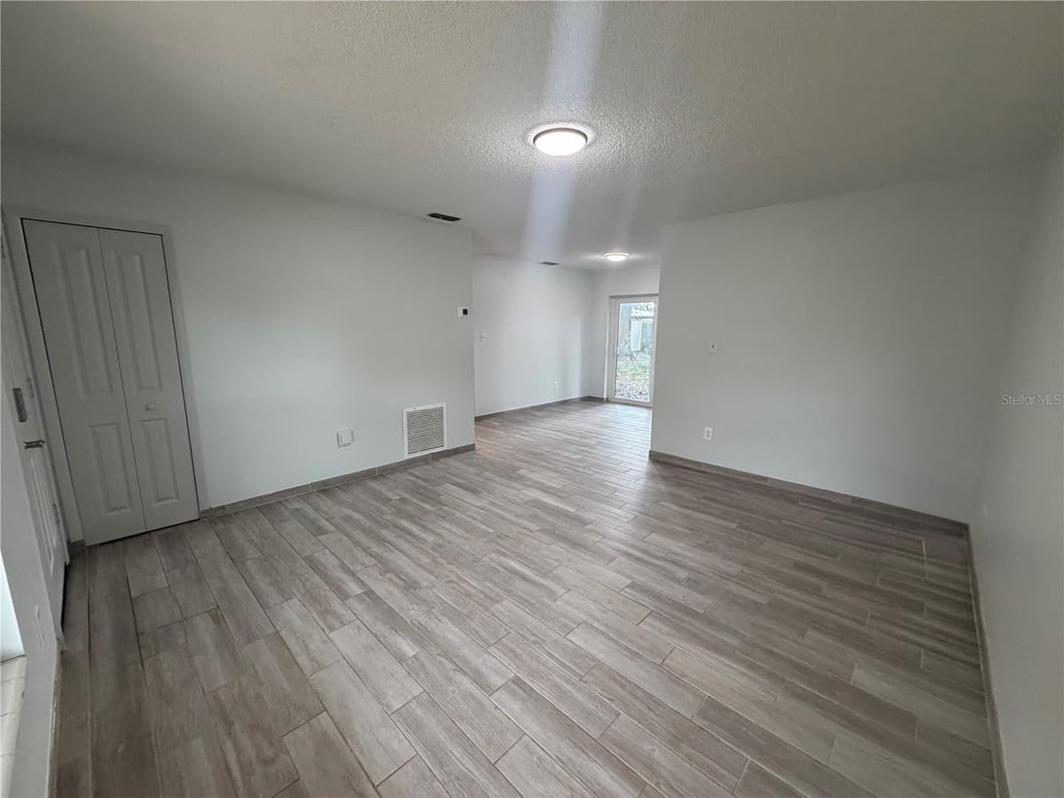 464 NEW MEADOWS COURT — photo 7 of 38