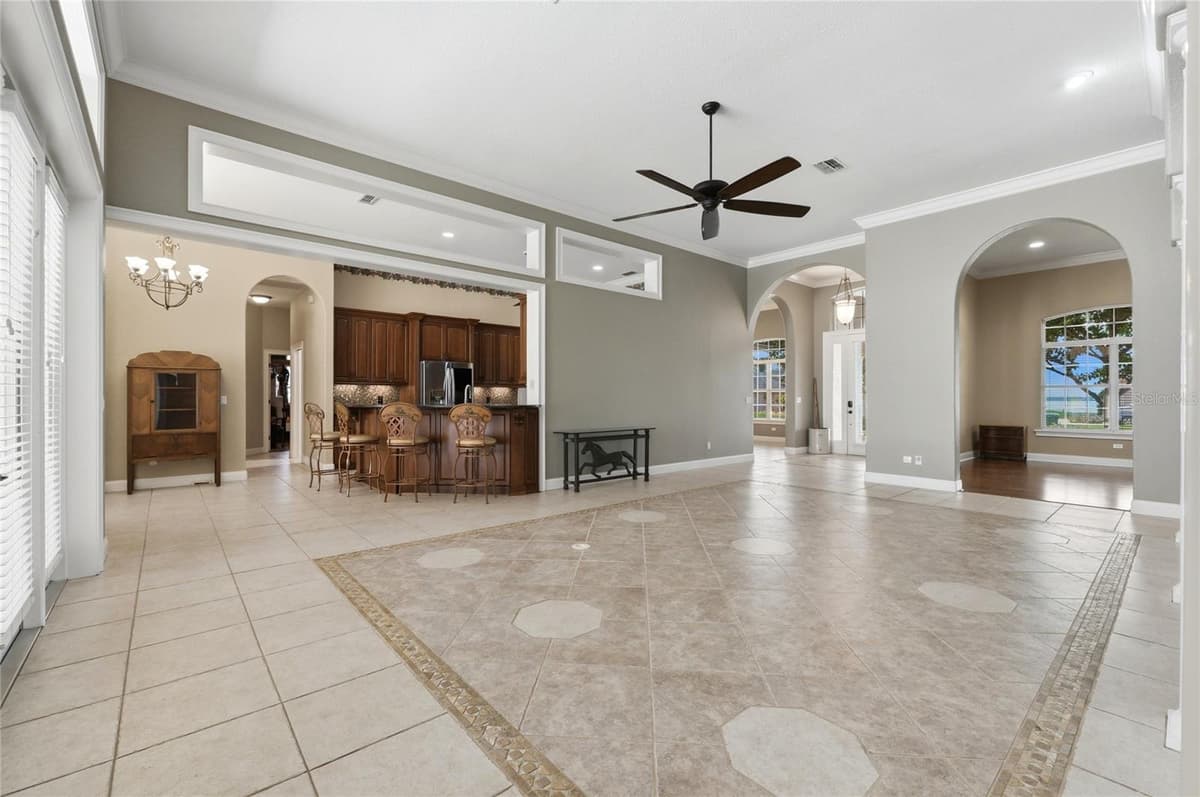 328 HAMILTON SHORES DRIVE — photo 12 of 81