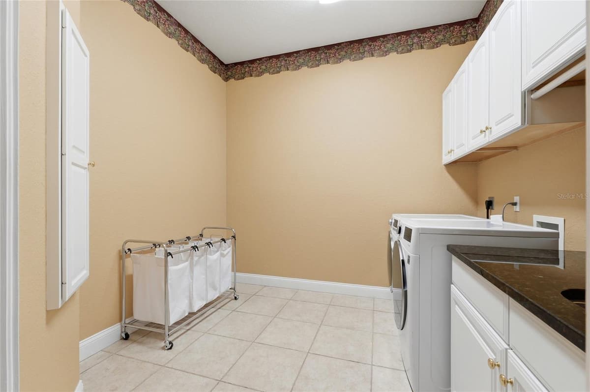 328 HAMILTON SHORES DRIVE — photo 40 of 81
