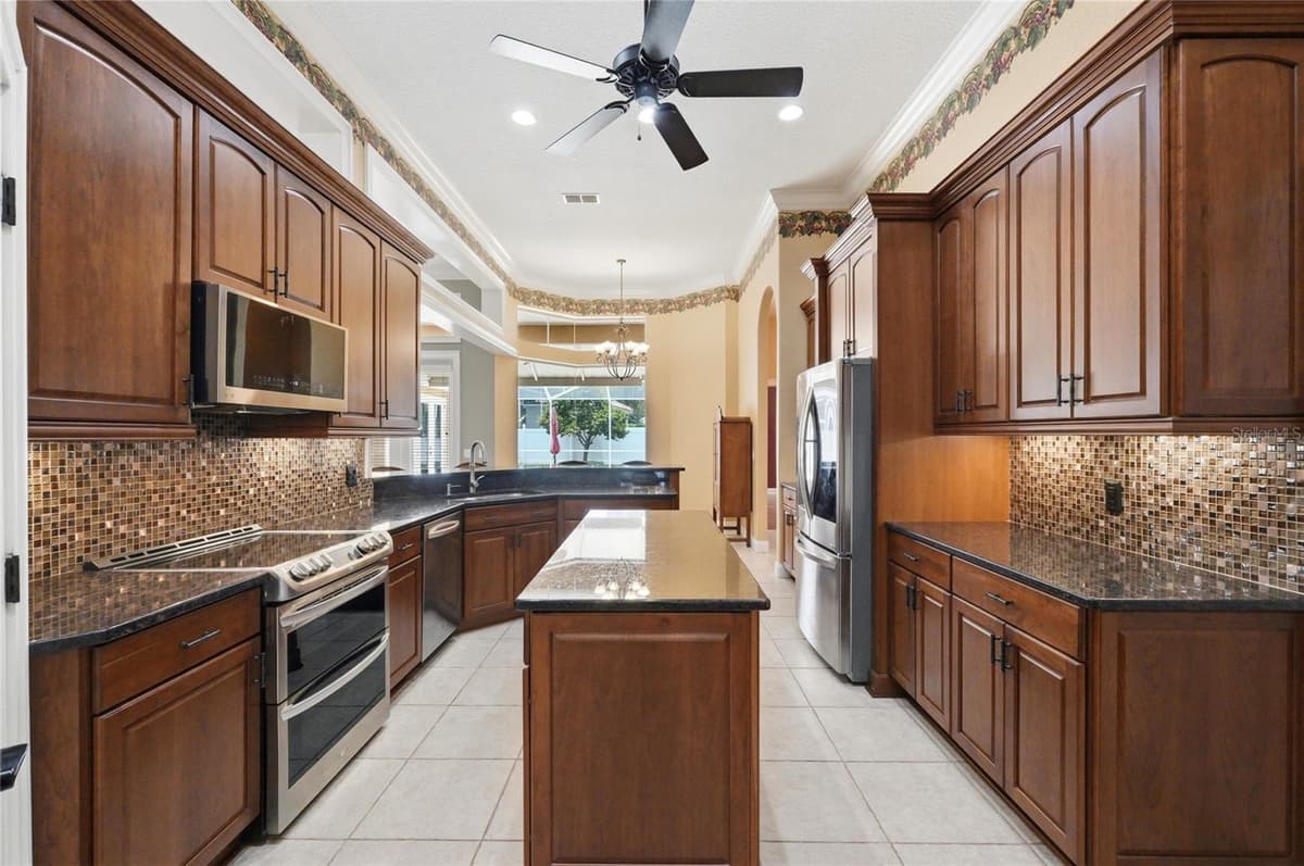 328 HAMILTON SHORES DRIVE — photo 15 of 81