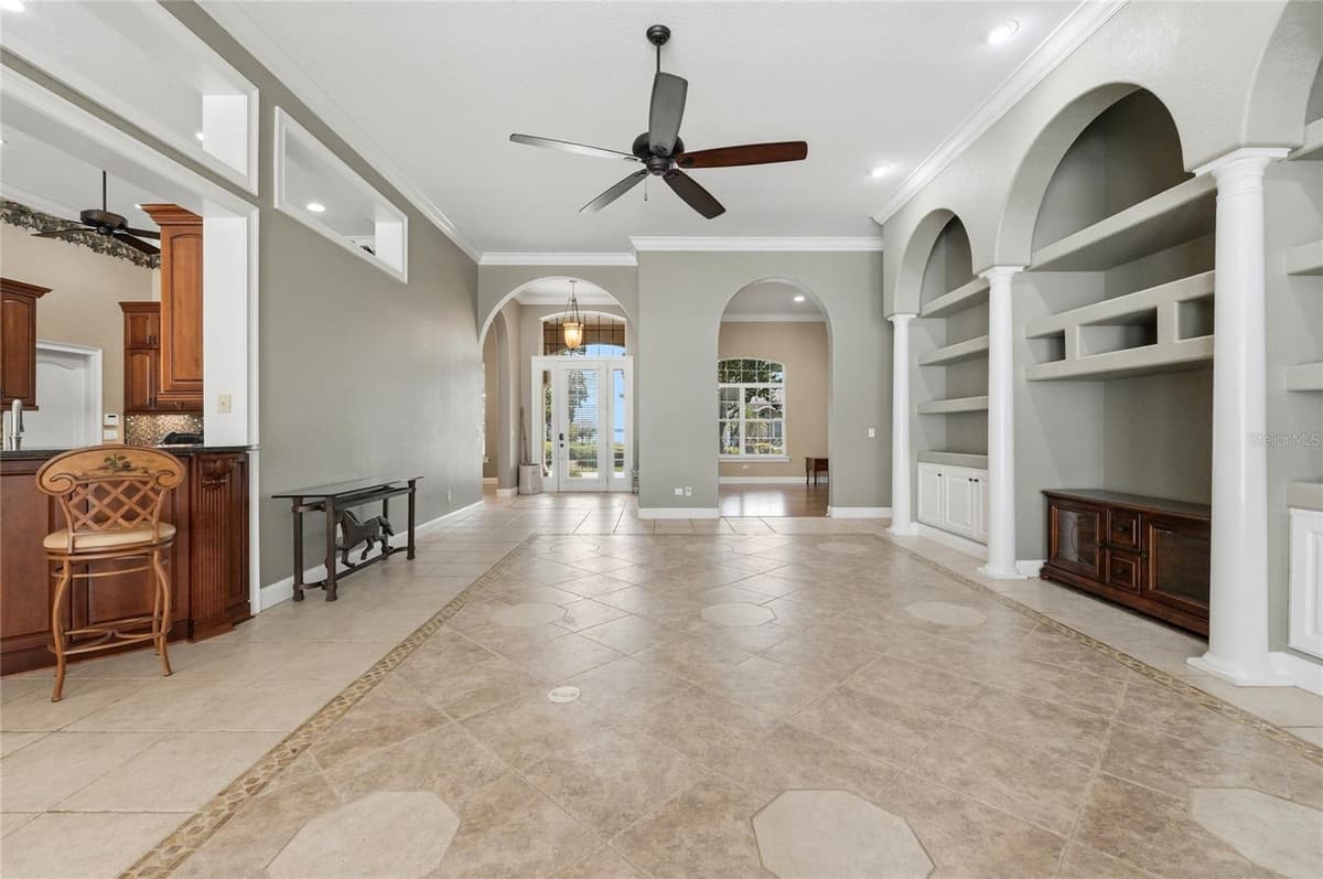 328 HAMILTON SHORES DRIVE — photo 11 of 81