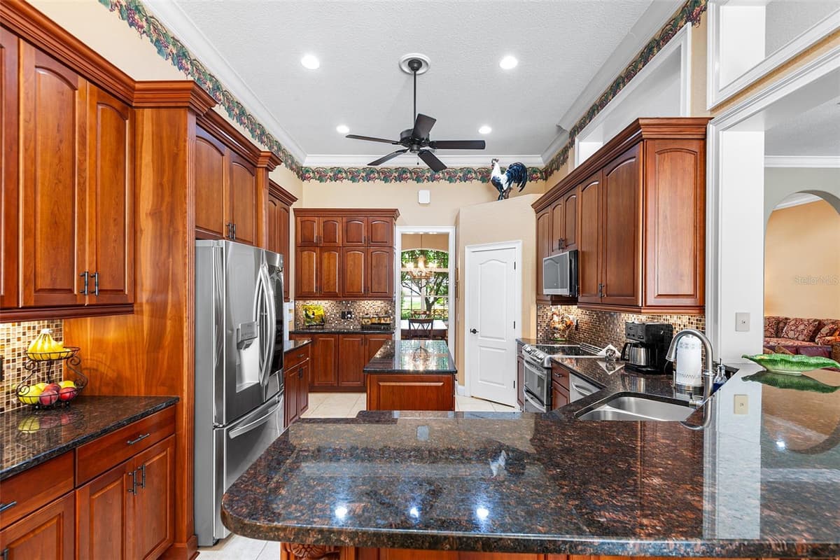 328 HAMILTON SHORES DRIVE — photo 14 of 81