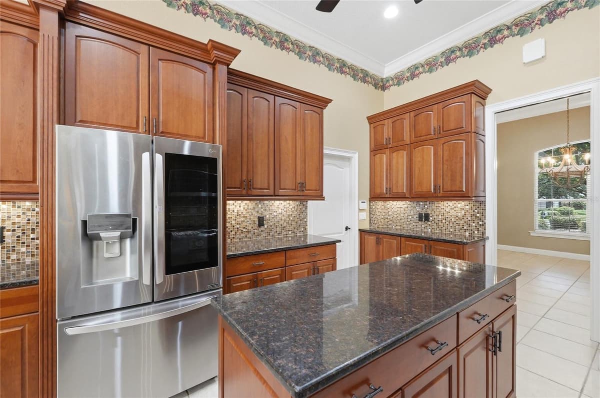 328 HAMILTON SHORES DRIVE — photo 17 of 81