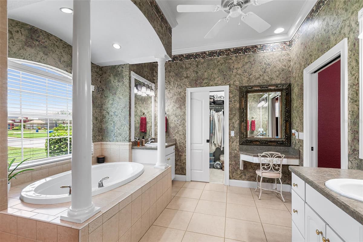 328 HAMILTON SHORES DRIVE — photo 34 of 81