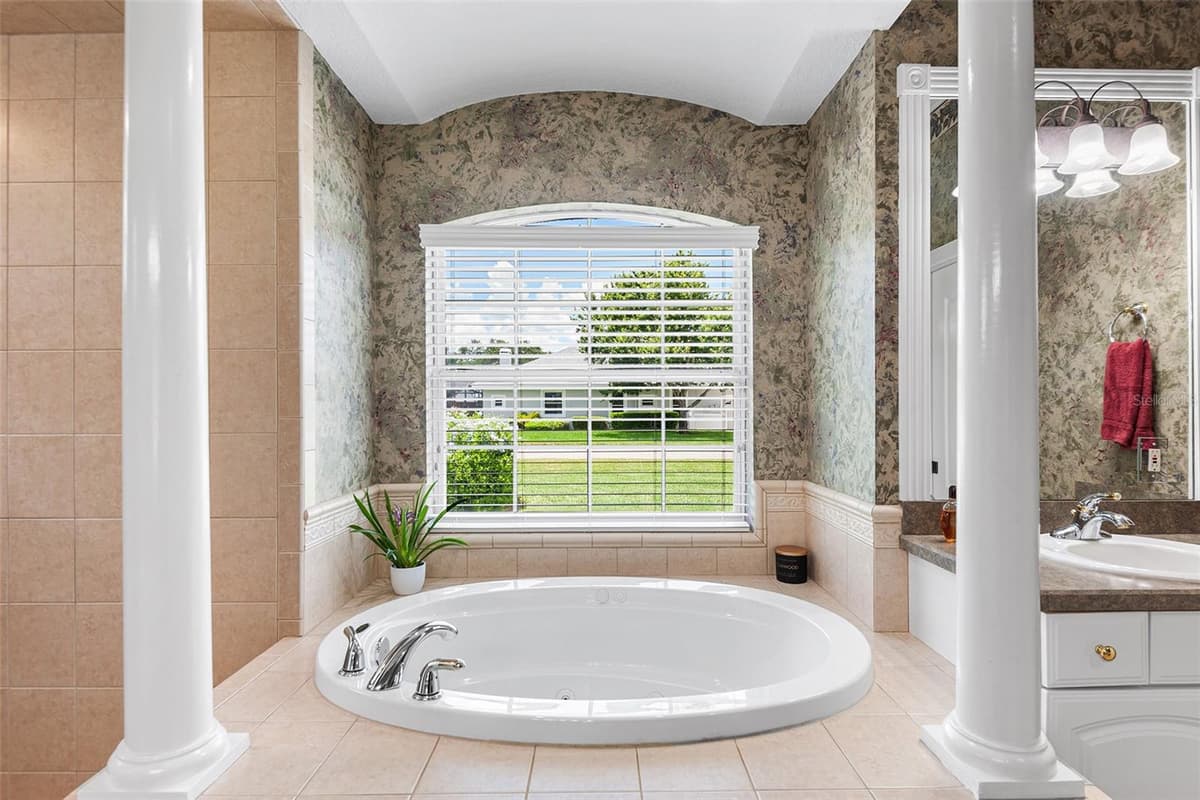 328 HAMILTON SHORES DRIVE — photo 33 of 81