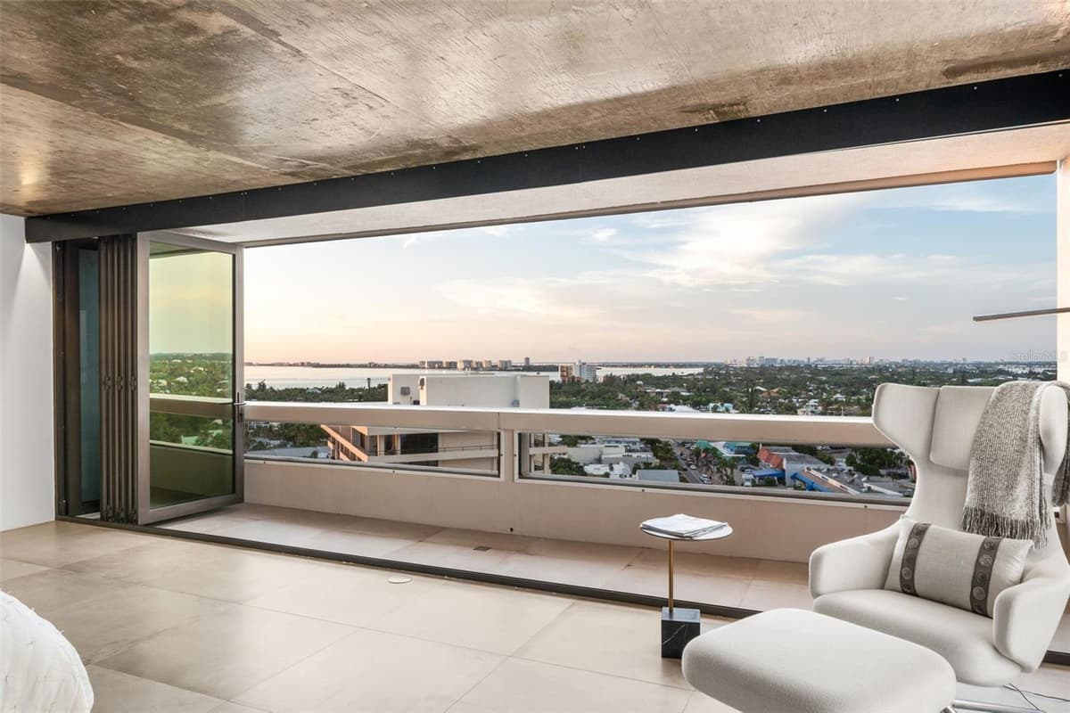5400 OCEAN BOULEVARD — photo 44 of 99