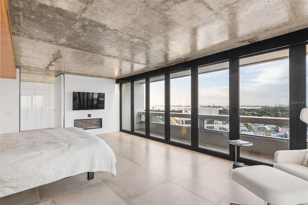 5400 OCEAN BOULEVARD — photo 43 of 99