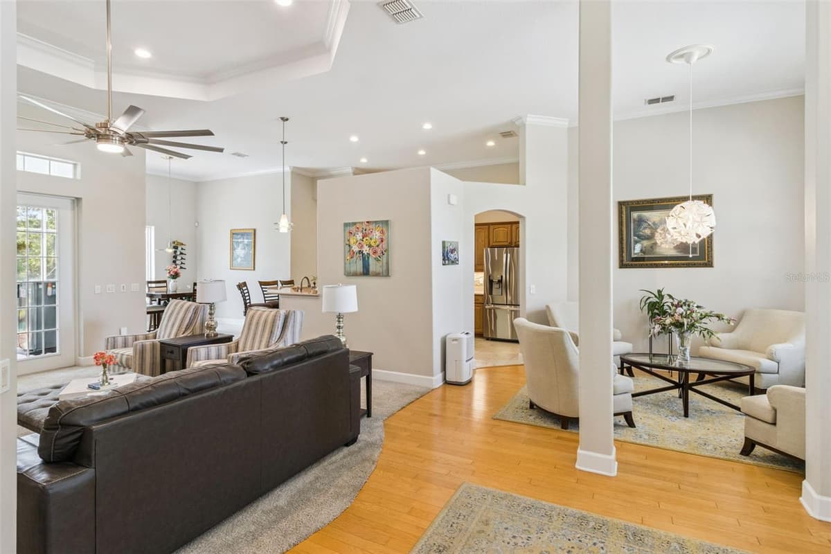 8 COSMOS COURT — photo 7 of 48