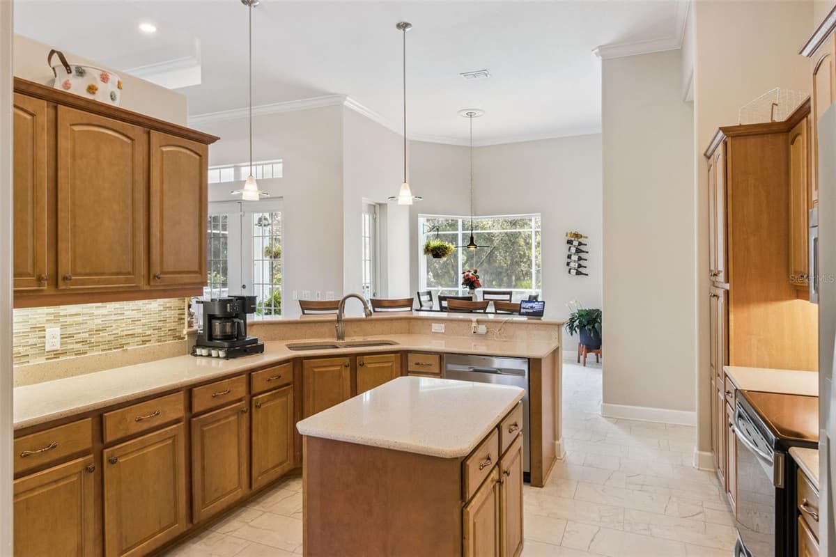 8 COSMOS COURT — photo 15 of 48
