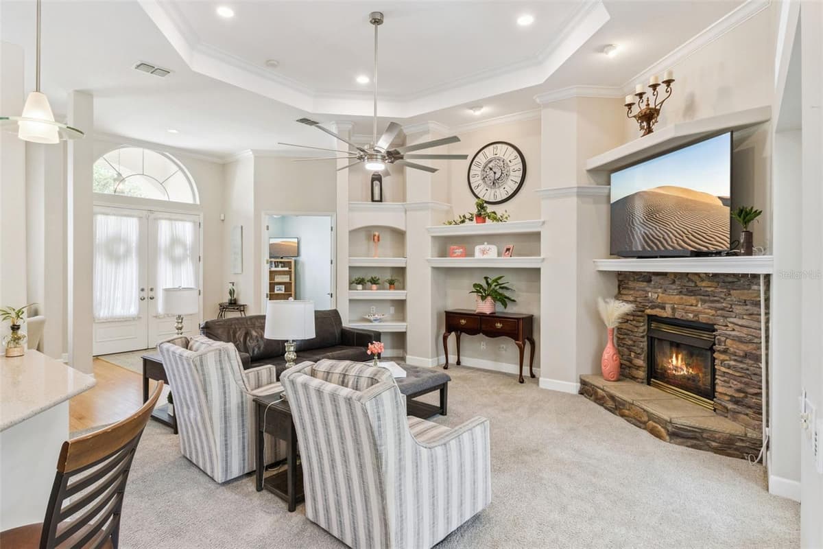 8 COSMOS COURT — photo 11 of 48