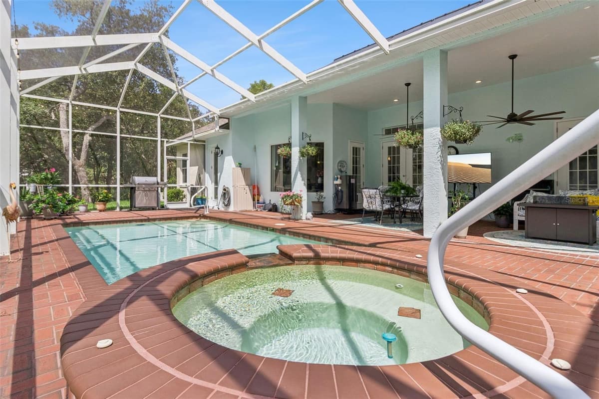 8 COSMOS COURT — photo 39 of 48