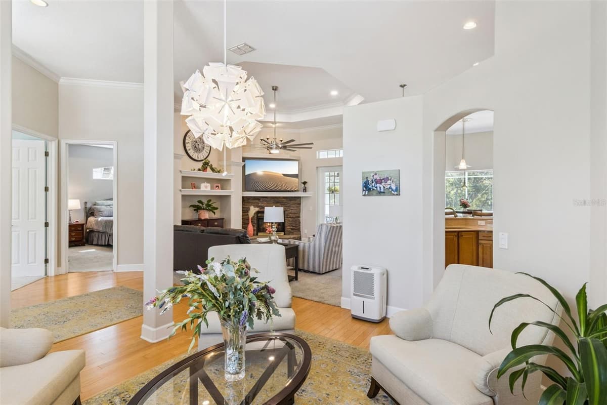 8 COSMOS COURT — photo 8 of 48