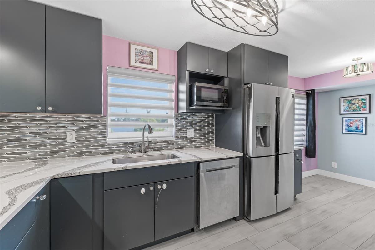 3165 ATLANTIC AVENUE — photo 5 of 47