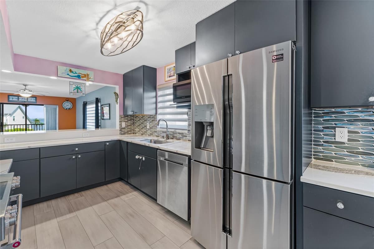 3165 ATLANTIC AVENUE — photo 7 of 47