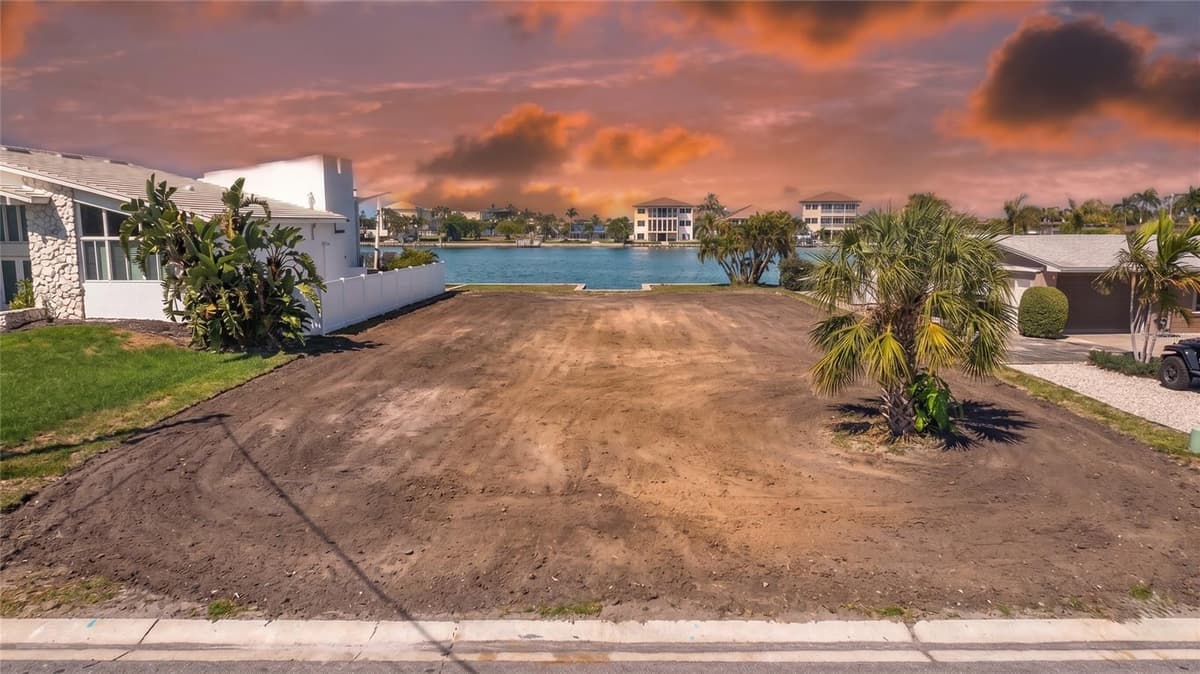 27 DOLPHIN DRIVE — photo 7 of 15
