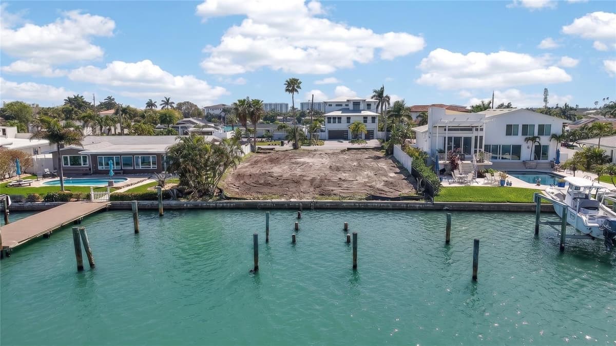 27 DOLPHIN DRIVE — photo 5 of 15
