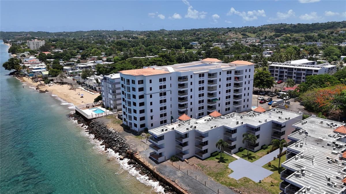 Condominiom Victoria Del CARR 429 KM .5 INTERIOR OESTE BARRIO CALVACHE — photo 1 of 18
