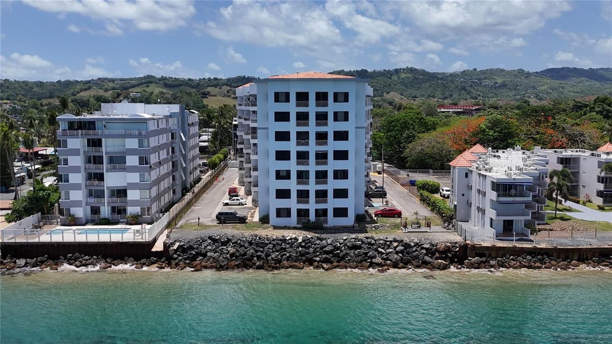 Condominiom Victoria Del CARR 429 KM .5 INTERIOR OESTE BARRIO CALVACHE — photo 2 of 18