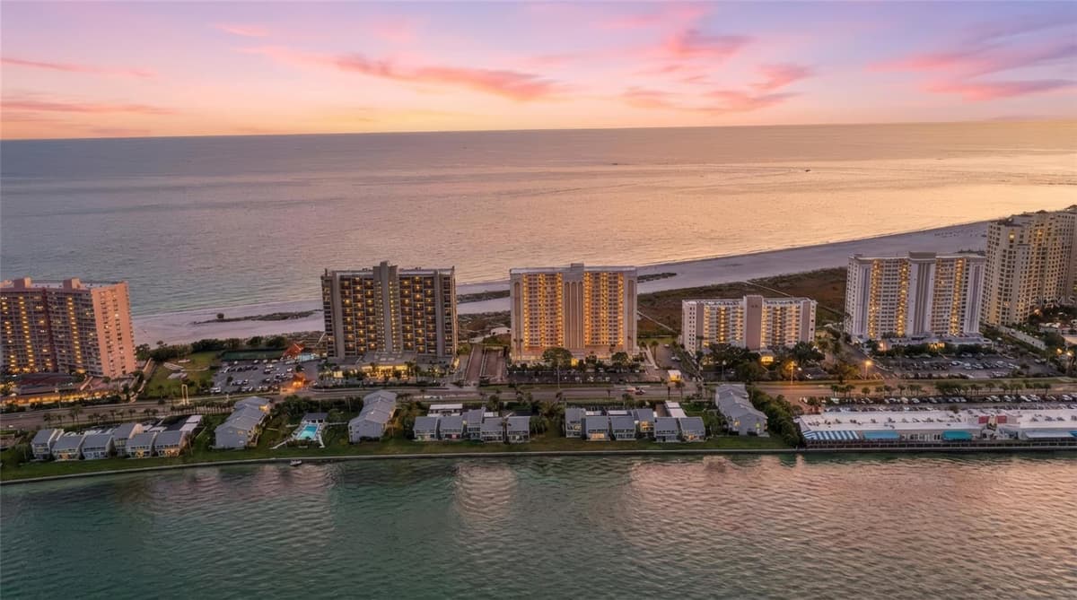 1270 GULF BOULEVARD — photo 33 of 41