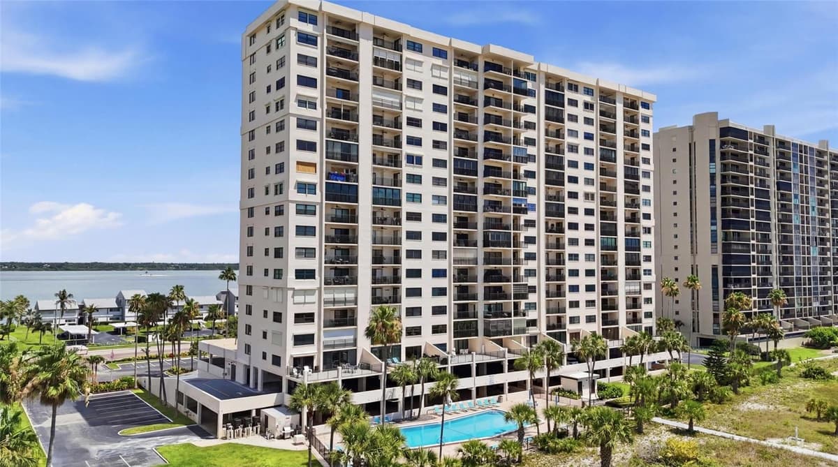 1270 GULF BOULEVARD — photo 39 of 41