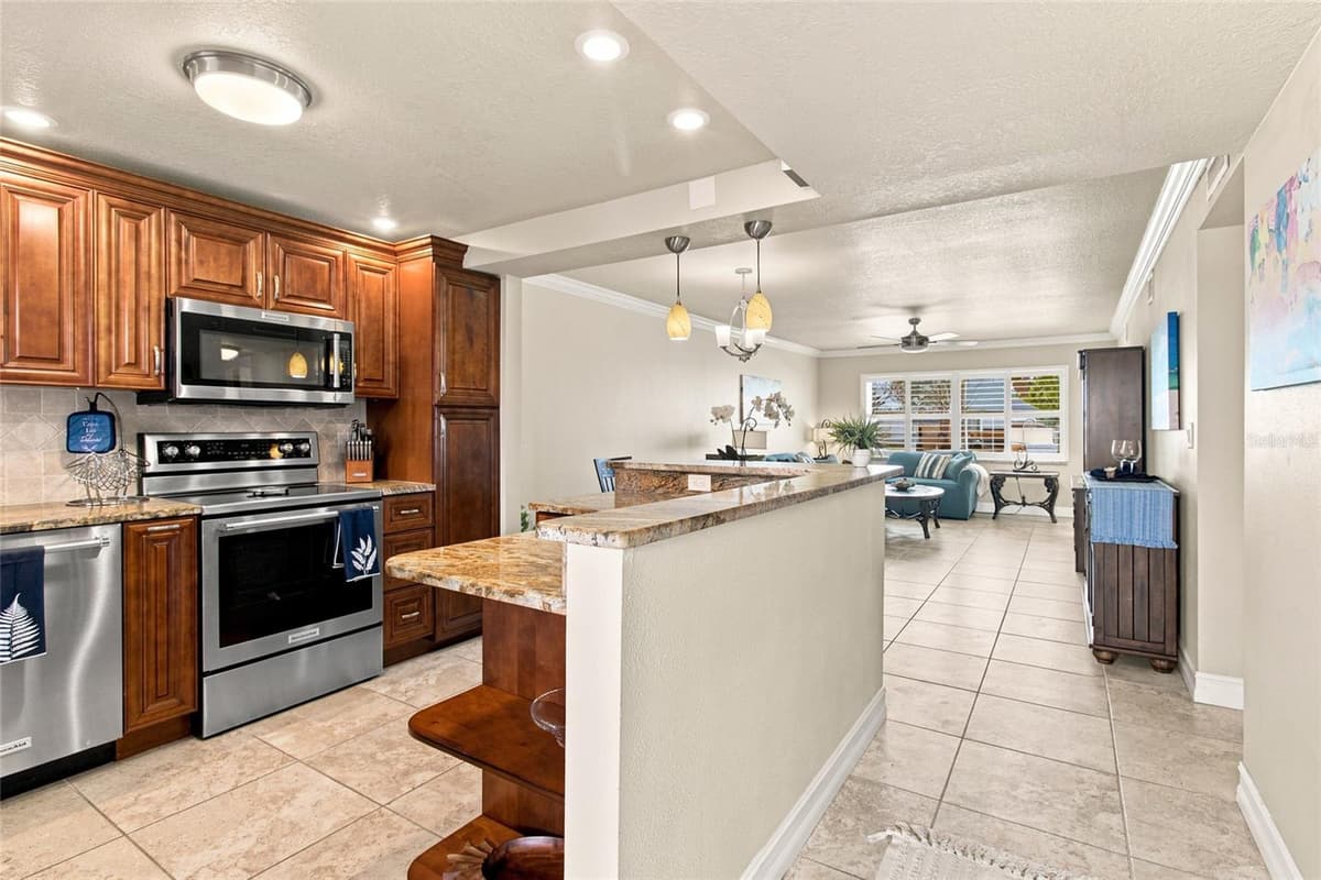 1270 GULF BOULEVARD — photo 9 of 41