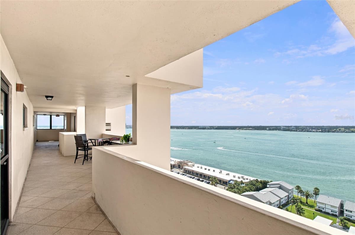 1270 GULF BOULEVARD — photo 17 of 41