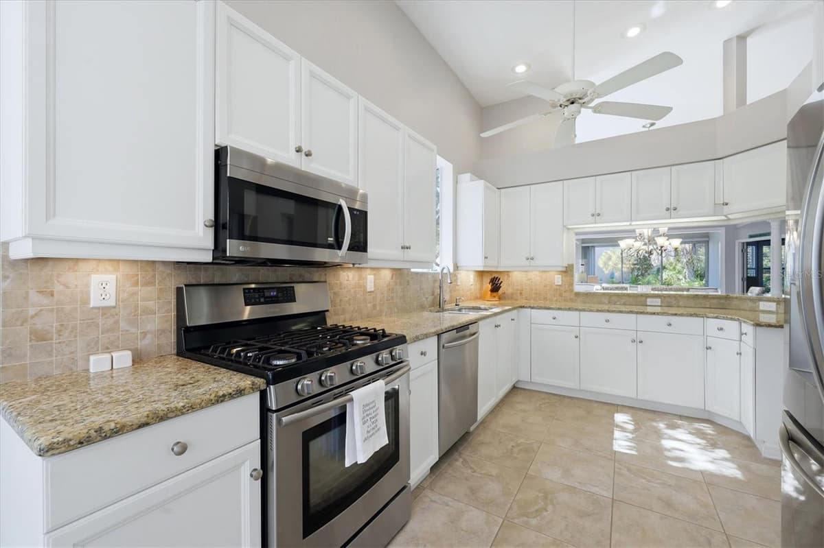 7906 WHITEBRIDGE GLEN — photo 11 of 68